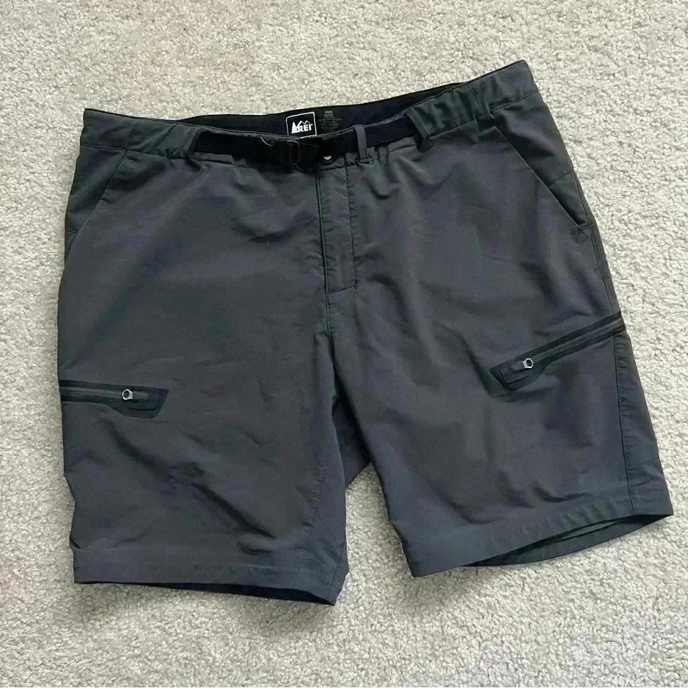 REI Gray Shorts Men’s Size XL 30 Zip Pockets Hiking Outdoor Active